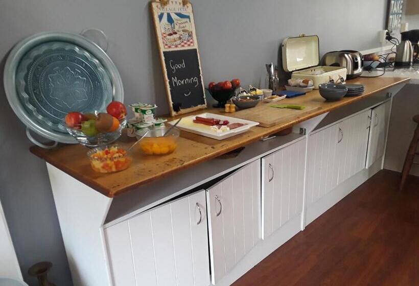 Lady Bowen Bed & Breakfast