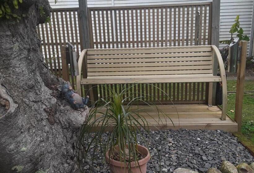 Lady Bowen Bed & Breakfast