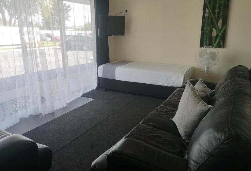 מוטל Twin Coast Adventures