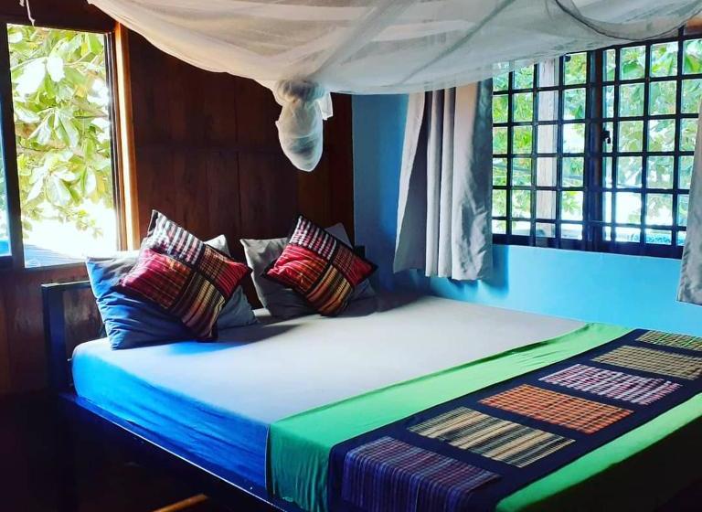 膳宿费 Bong S Guesthouse M Pai Bay