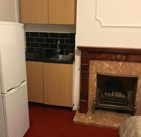 Пансион Hatfield Save Money Rooms   10over10 For Price!