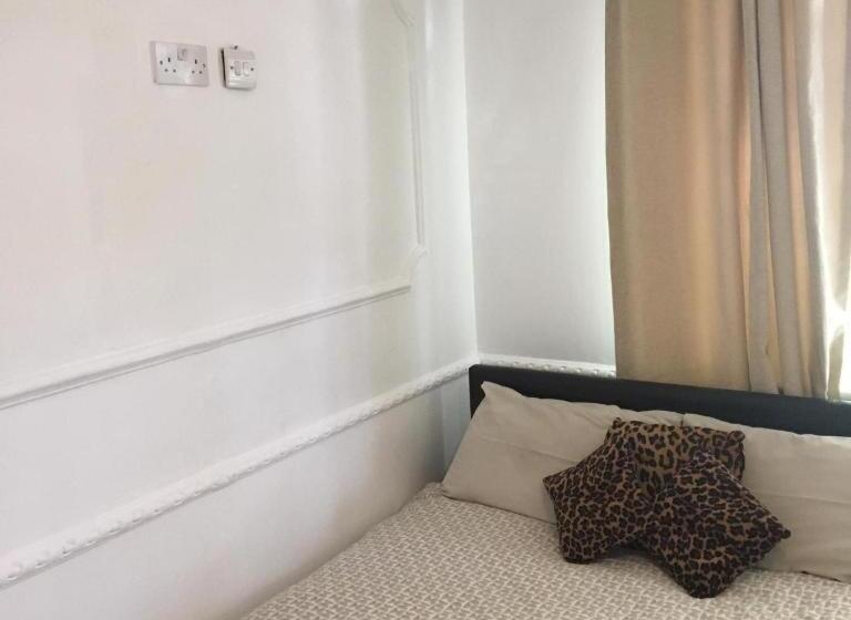 Пансион Hatfield Save Money Rooms   10over10 For Price!