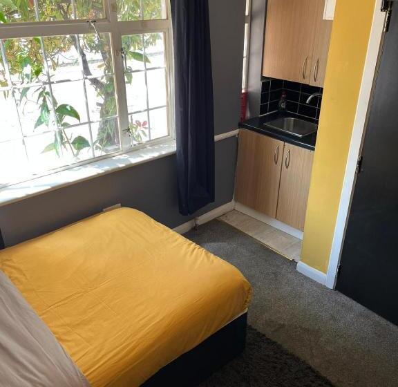 Пансион Hatfield Save Money Rooms   10over10 For Price!