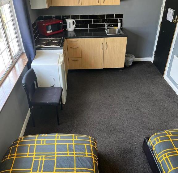 Пансион Hatfield Save Money Rooms   10over10 For Price!