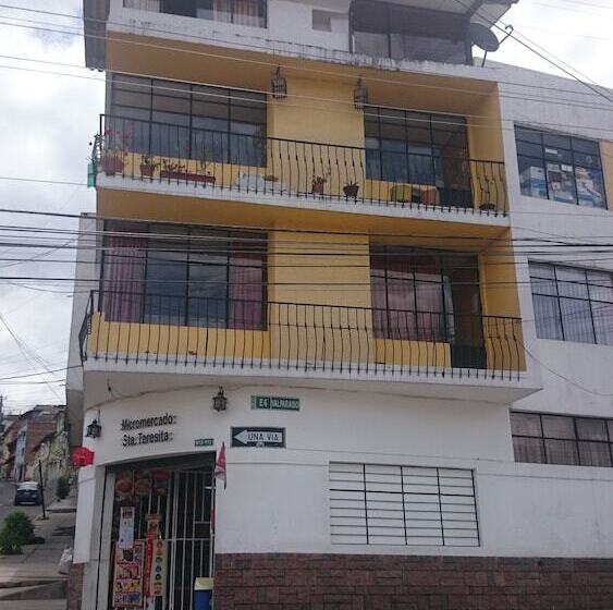 Pension The Quito Guest House With Yellow Balconies For Travellers