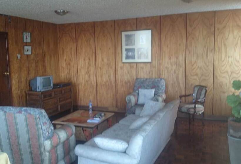 Pension The Quito Guest House With Yellow Balconies For Travellers