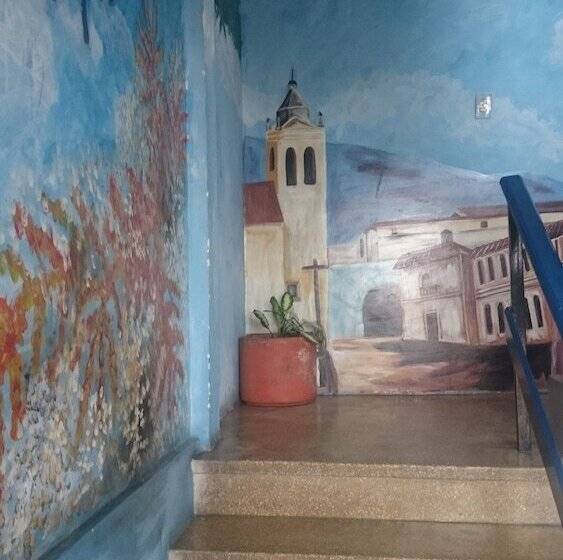 Pension The Quito Guest House With Yellow Balconies For Travellers