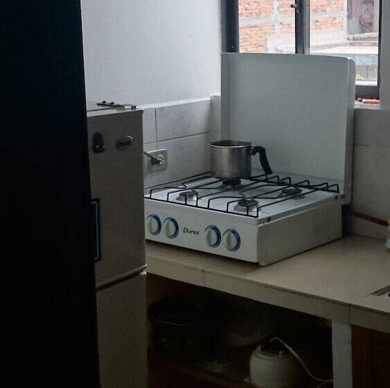 Pension The Quito Guest House With Yellow Balconies For Travellers