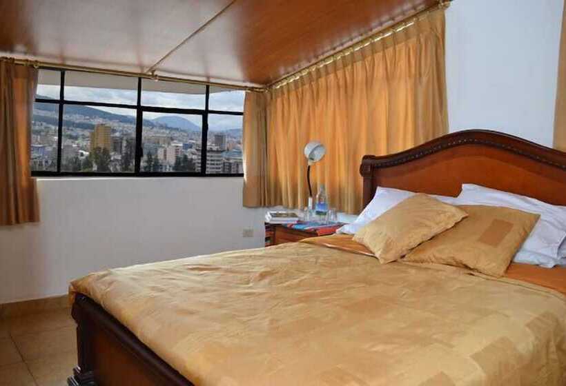 Pension The Quito Guest House With Yellow Balconies For Travellers