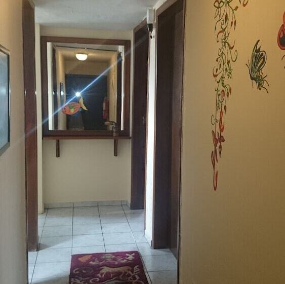 Pension The Quito Guest House With Yellow Balconies For Travellers