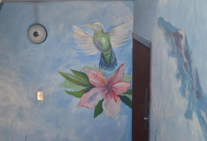 Pension The Quito Guest House With Yellow Balconies For Travellers