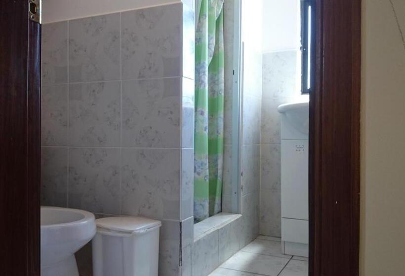 Pension The Quito Guest House With Yellow Balconies For Travellers