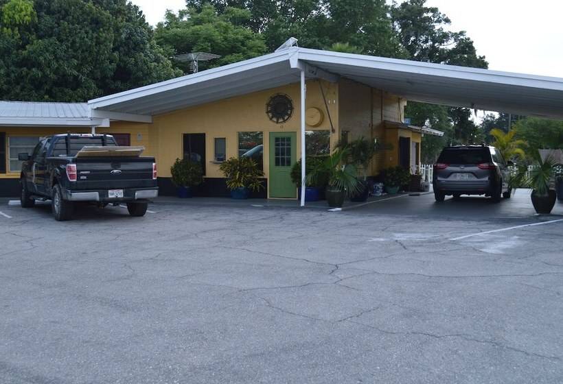 Tropicana Motel Wauchula