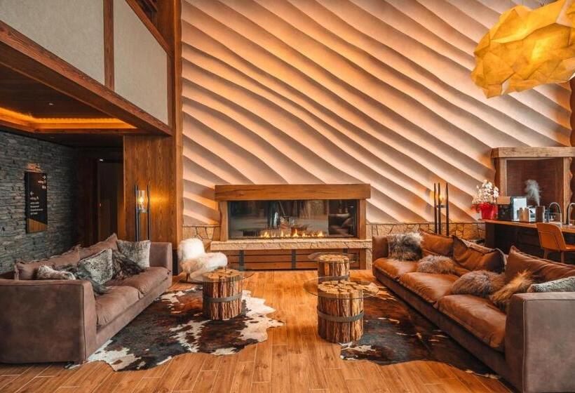 Yu Kiroro, Ski In Ski Out Luxury Residences
