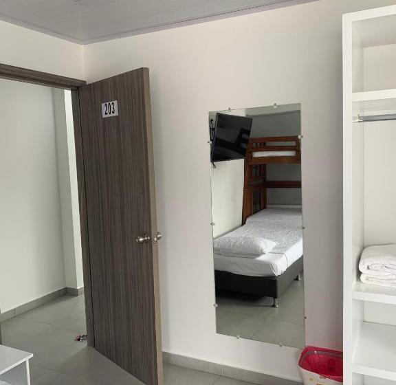 هاستل Summer Breeze