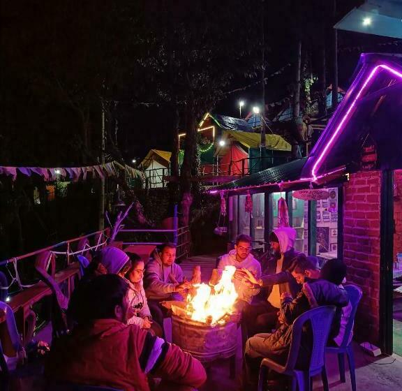 تختخواب و صبحانه Nomadic Dalhousie   Camping & The Adventure Café