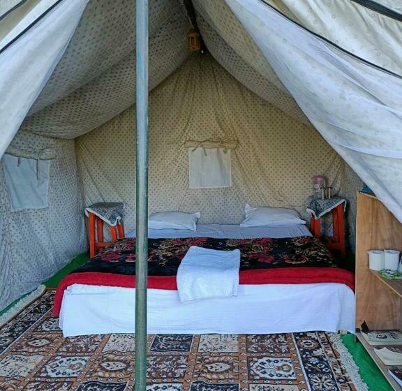 تختخواب و صبحانه Nomadic Dalhousie   Camping & The Adventure Café