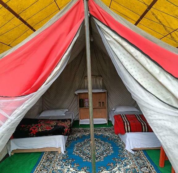 تختخواب و صبحانه Nomadic Dalhousie   Camping & The Adventure Café