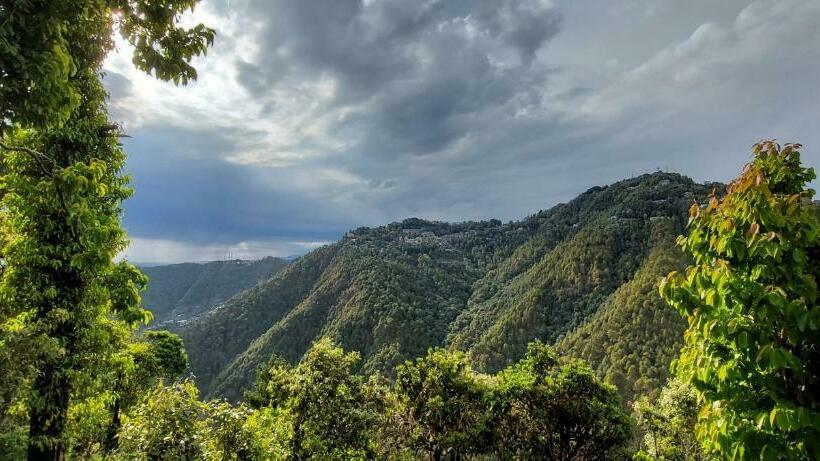 تختخواب و صبحانه Nomadic Dalhousie   Camping & The Adventure Café