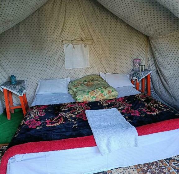 تختخواب و صبحانه Nomadic Dalhousie   Camping & The Adventure Café