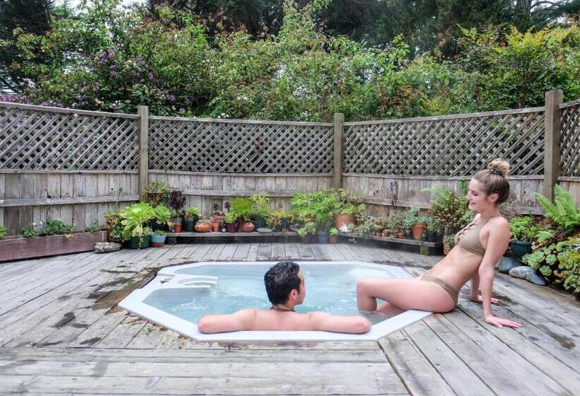 مبيت وإفطار Lost Whale Inn