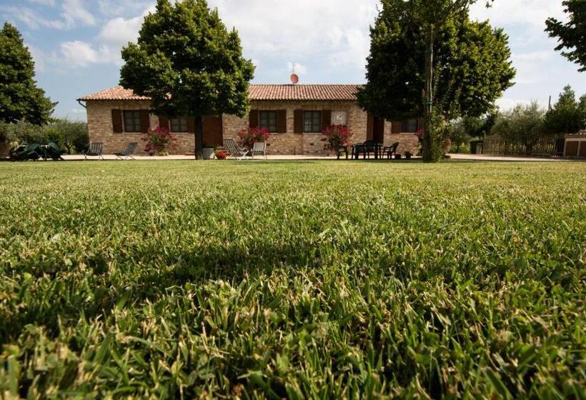 هتل Agriturismo Il Falco