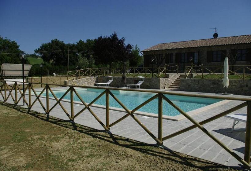 هتل Agriturismo Il Falco