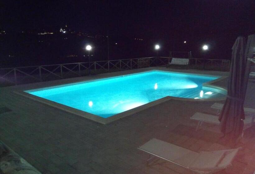 هتل Agriturismo Il Falco