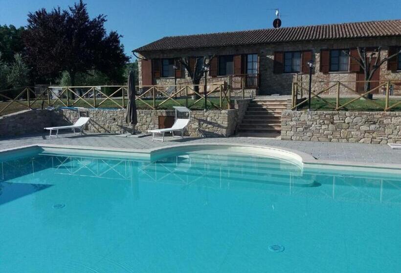 هتل Agriturismo Il Falco