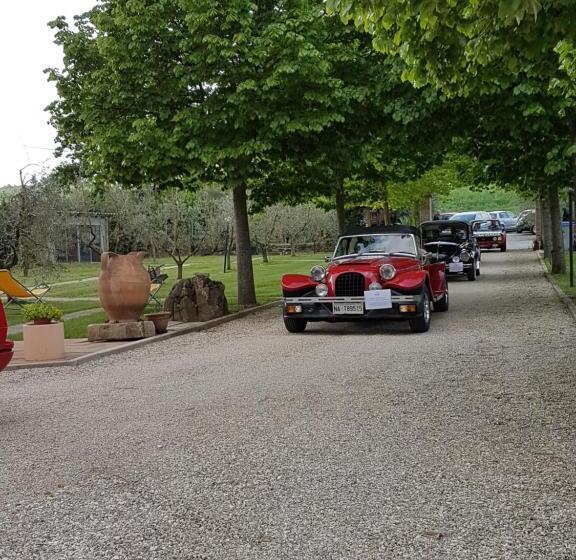 هتل Agriturismo Il Falco