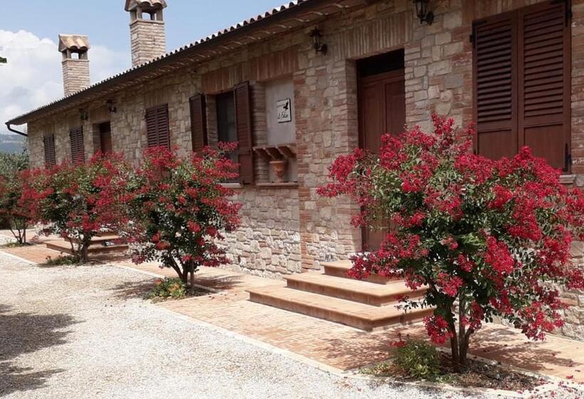 هتل Agriturismo Il Falco