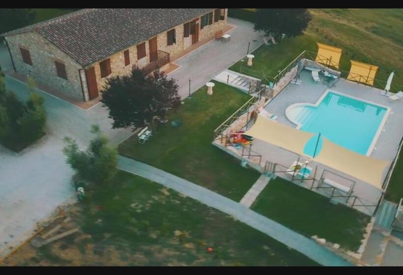 هتل Agriturismo Il Falco