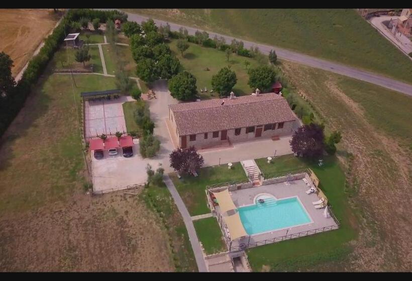 هتل Agriturismo Il Falco