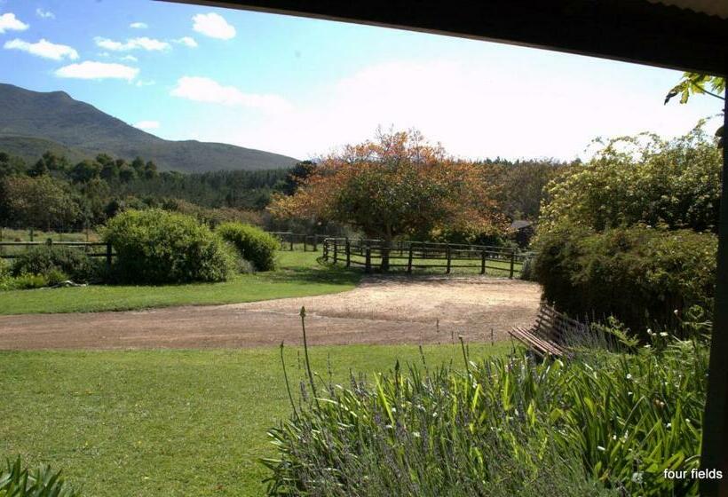 ホテル Four Fields Farm