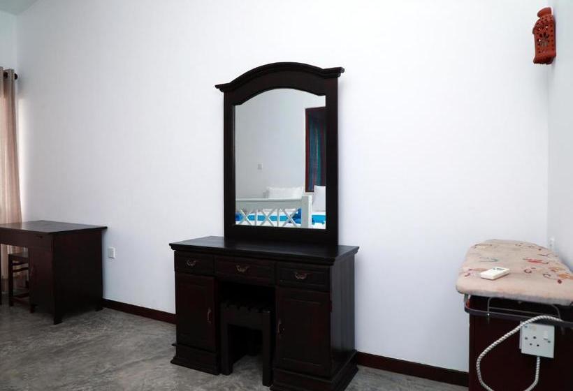 Отель Fresh Wave Mirissa Beach Front