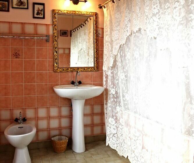 فندق The Storyteller Apartment Chateau Le Mur