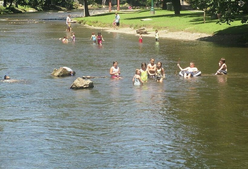 فندق The Storyteller Apartment Chateau Le Mur