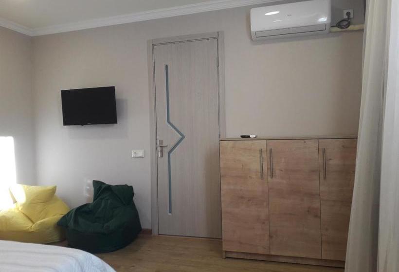 پانسیون Akaki's Guesthouse