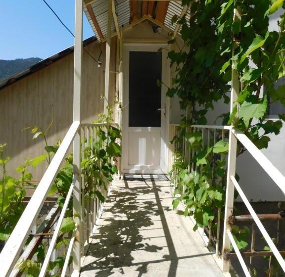 پانسیون Akaki's Guesthouse