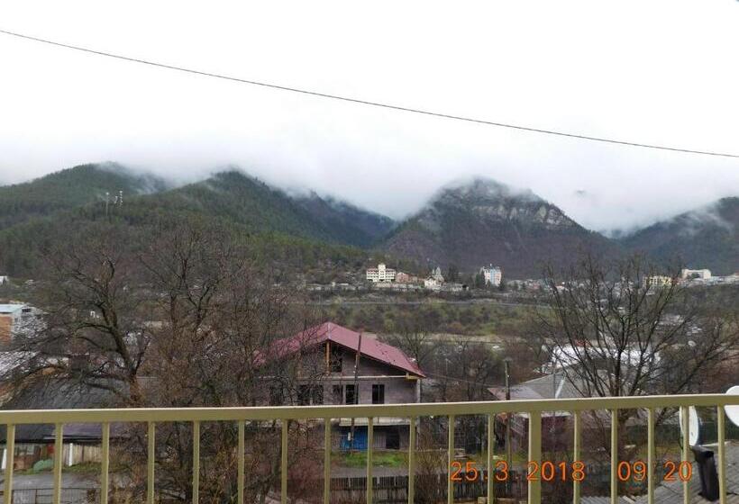 پانسیون Akaki's Guesthouse