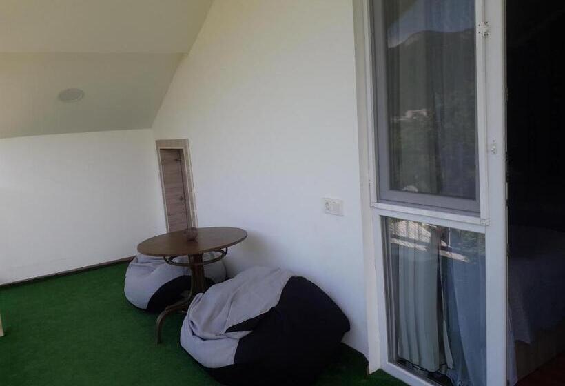 پانسیون Akaki's Guesthouse