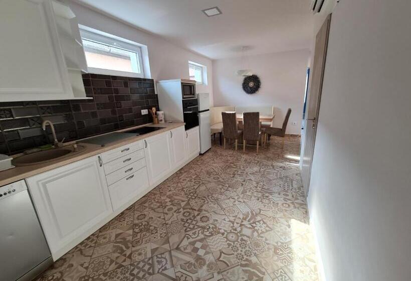 ペンション Borostyán Vendégház