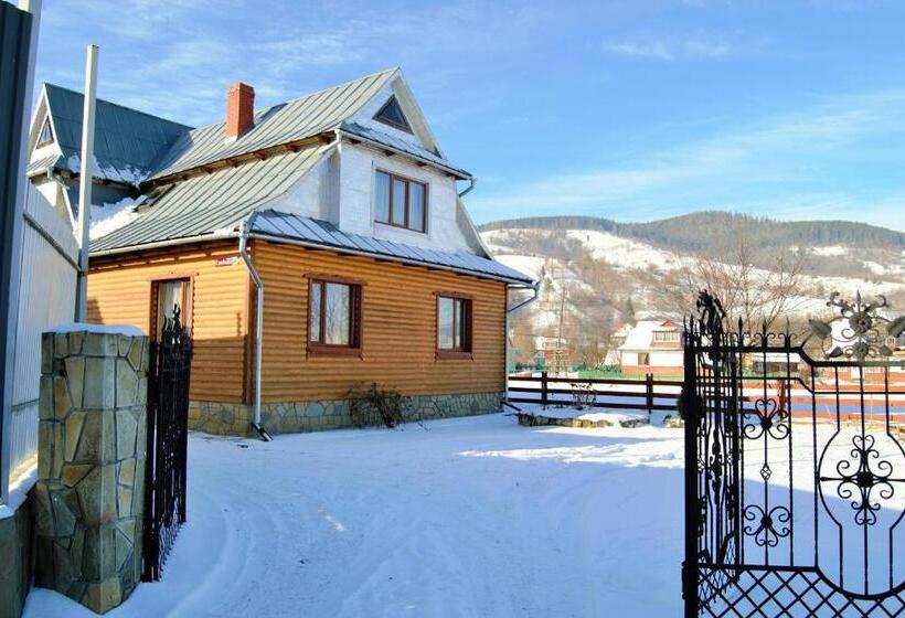 پانسیون Faina House