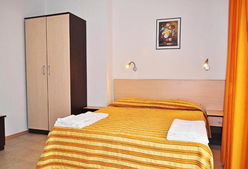 펜션 Family Hotel Daf