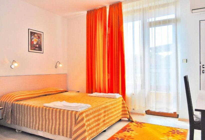 펜션 Family Hotel Daf