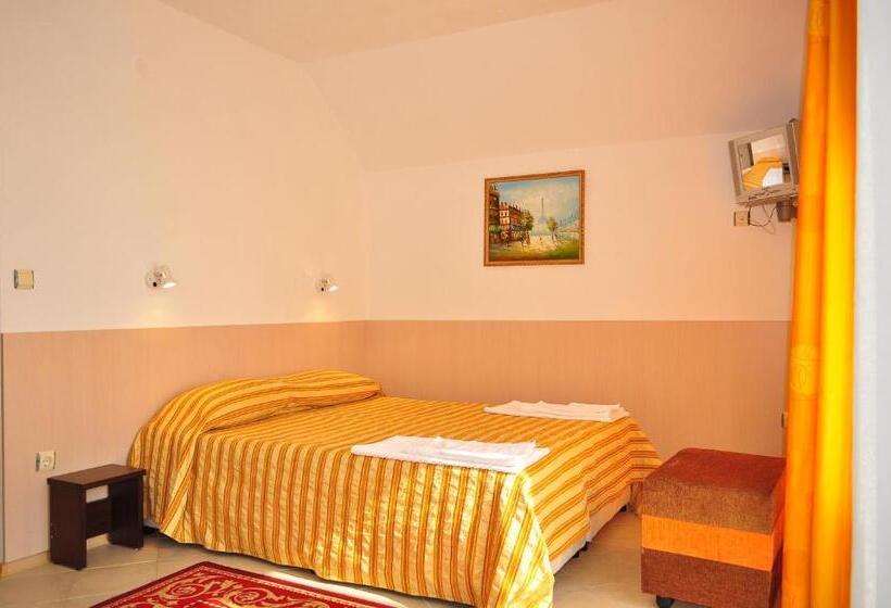 펜션 Family Hotel Daf