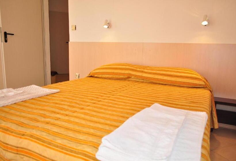 펜션 Family Hotel Daf