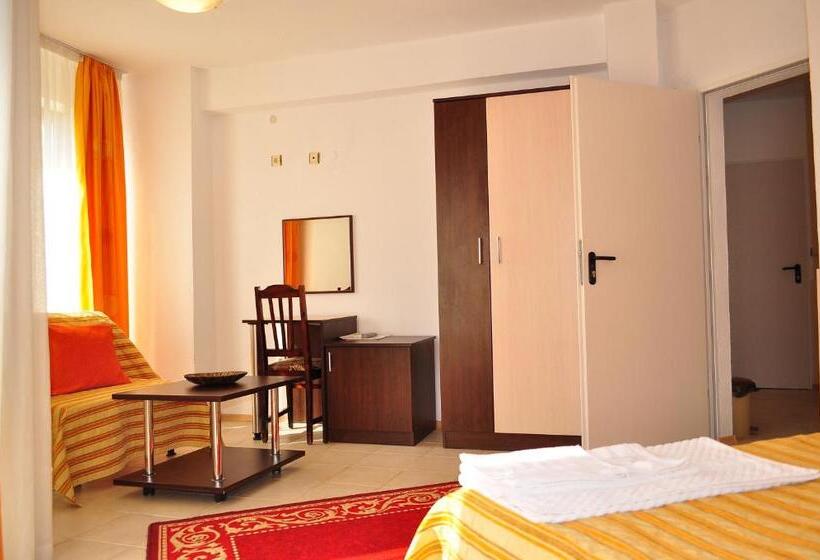 펜션 Family Hotel Daf