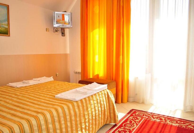 펜션 Family Hotel Daf