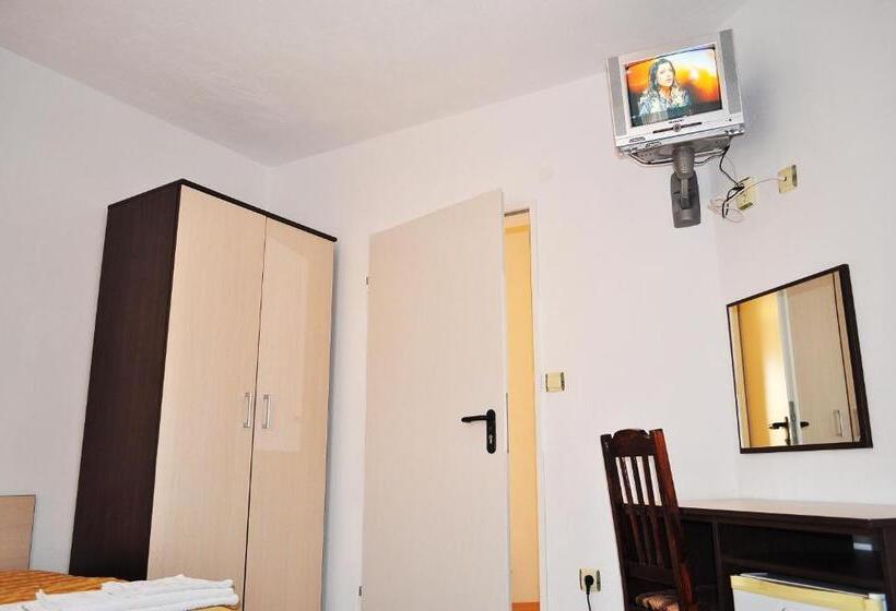 펜션 Family Hotel Daf